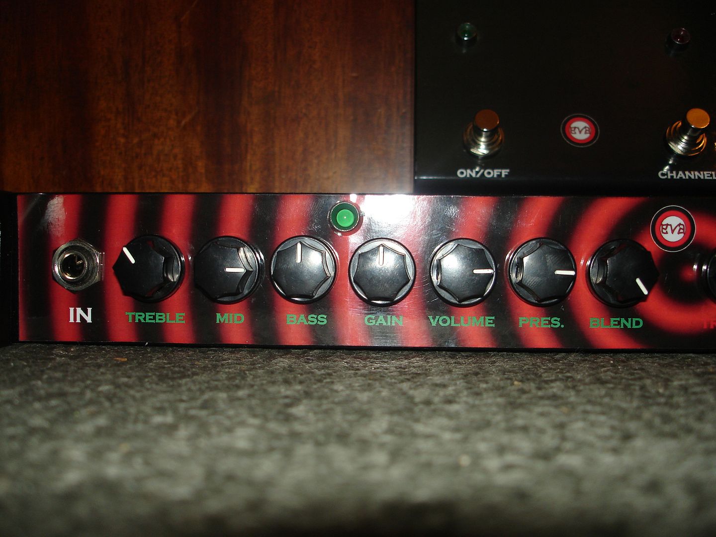 REVIEW Doble Bass Emulator Rack, Eva Pedales Bajos, Amplis y Efectos Musiquiatra